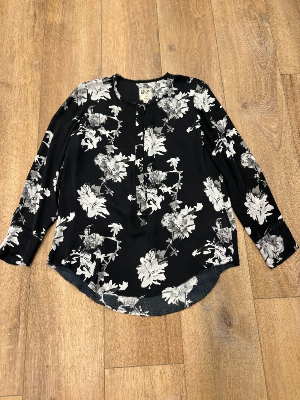 🌟 GO BY GO SILK 🌟 FLORAL PRINT HENLEY SILK BLOUSE BLACK SZ XS